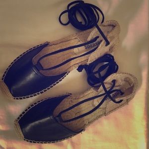 Black and Tan Soludos